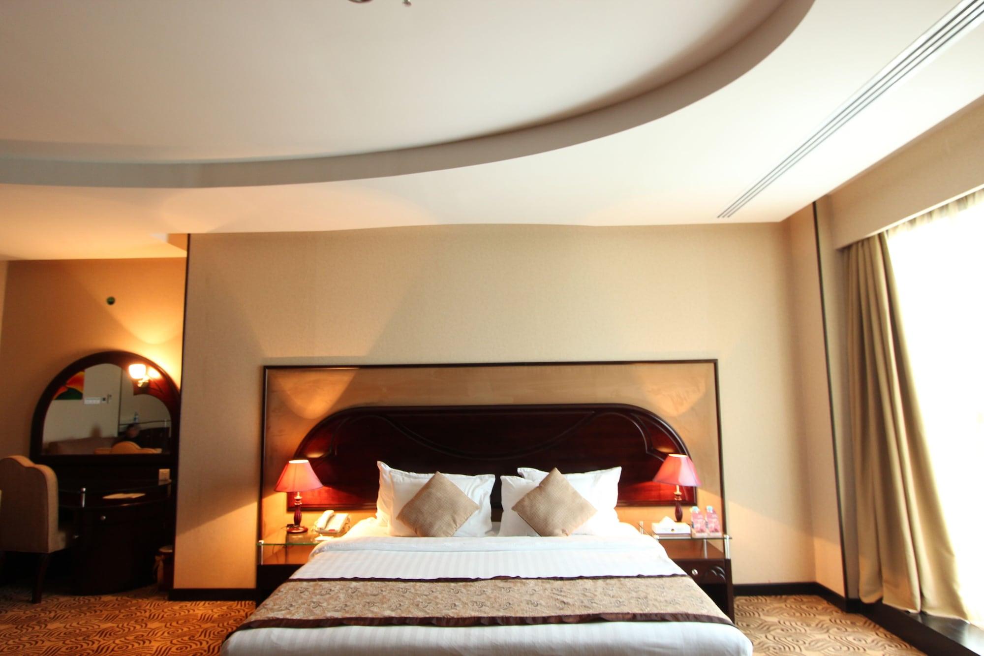 Awaliv International Hotel Ta'if Exterior photo A bedroom at the hotel