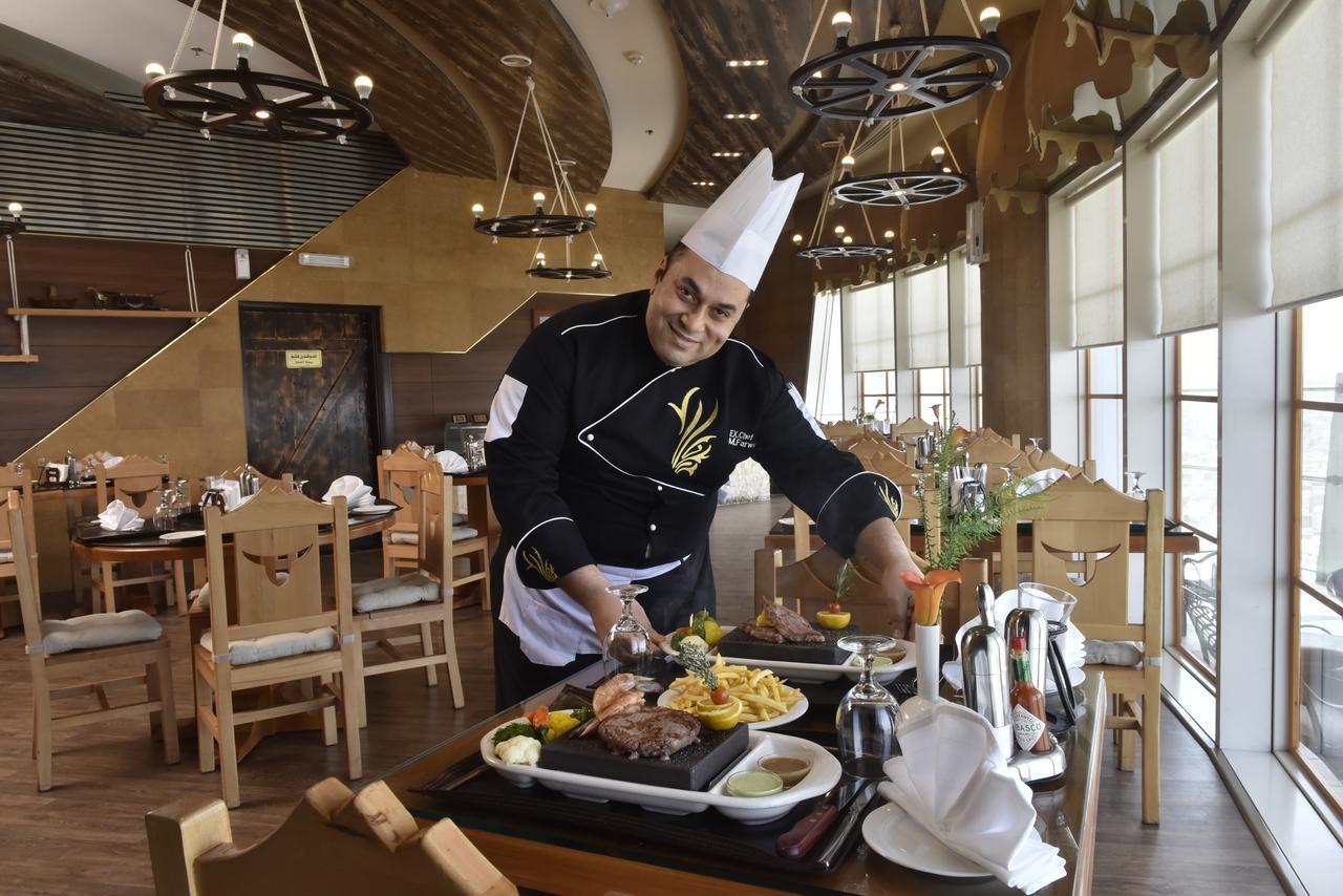 Awaliv International Hotel Ta'if Exterior photo A chef at work