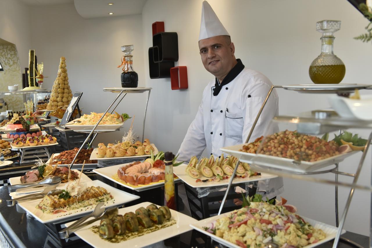 Awaliv International Hotel Ta'if Exterior photo A buffet at a hotel